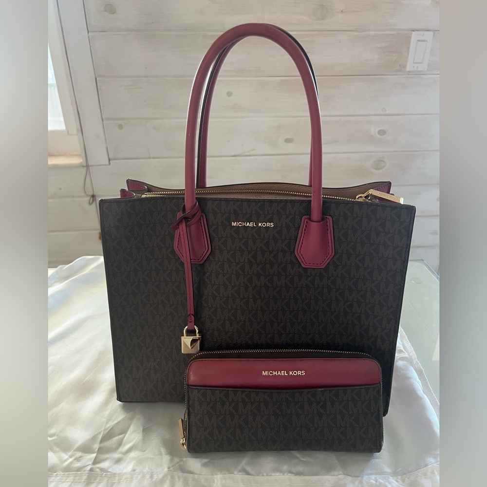 Michael Kors Mercer Large Leather Tote Shoulder Bag and matching wallet